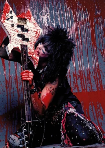 Nikki sixx’s bass