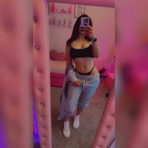 Lovey's profile picture