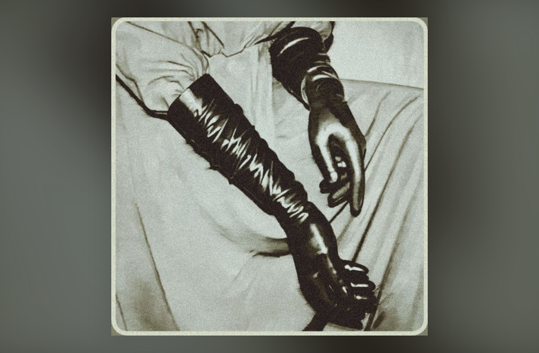 Hands with latex gloves