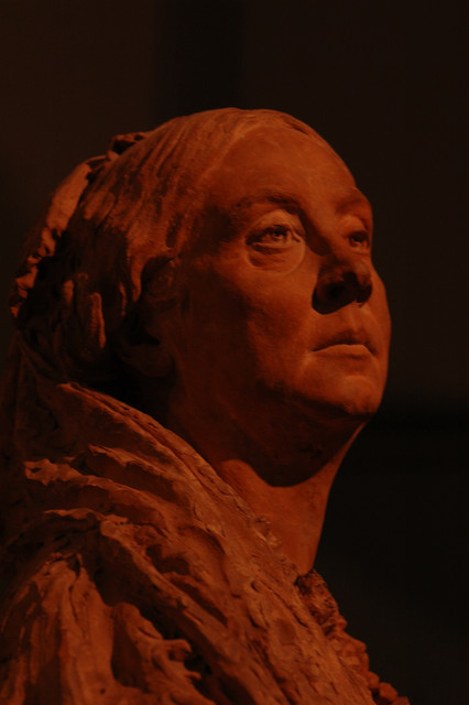 statue