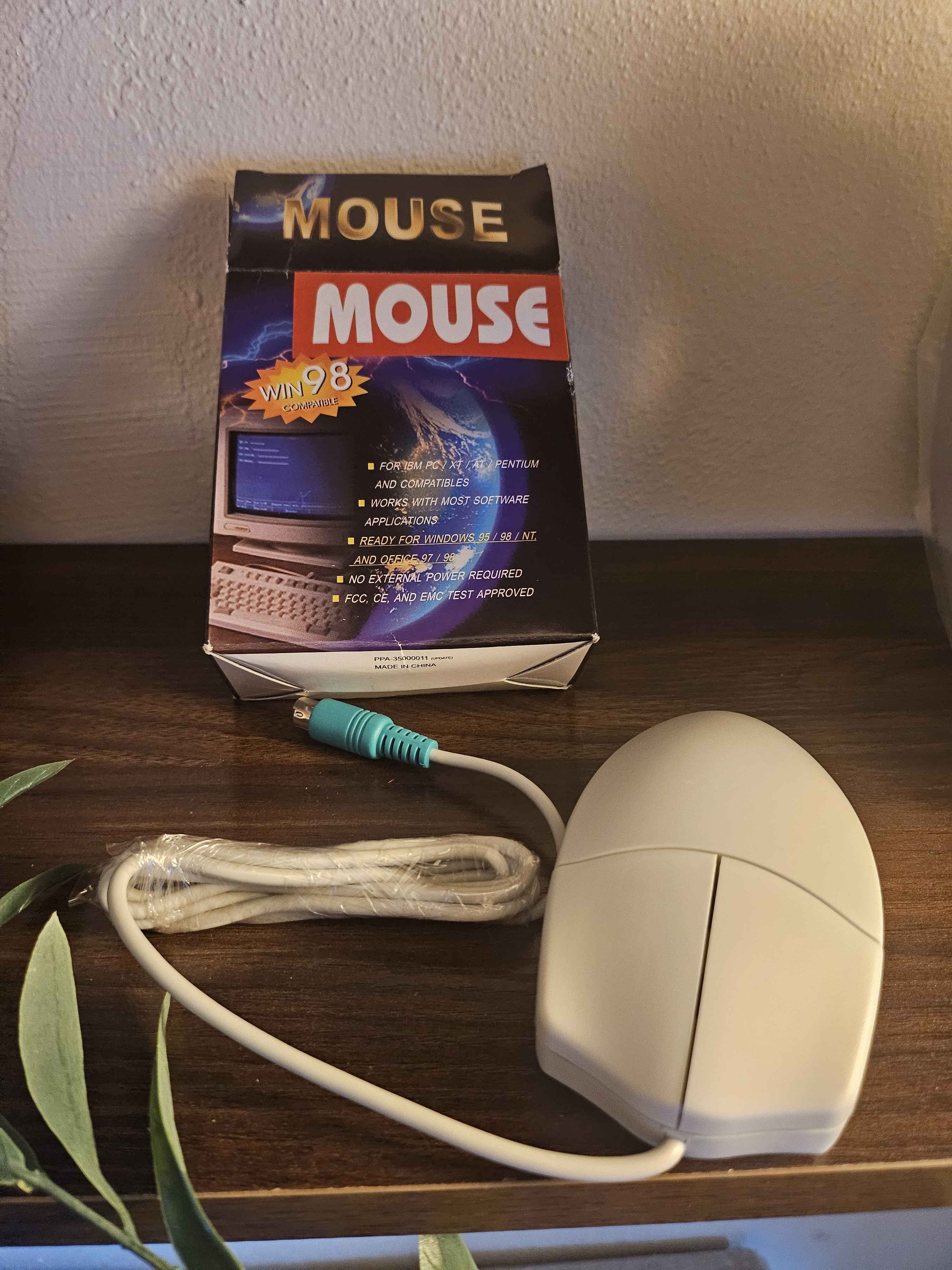 Windows 98 compatible mouse
