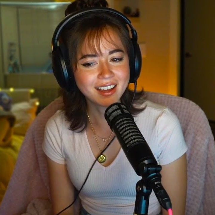 Maya Higa singing