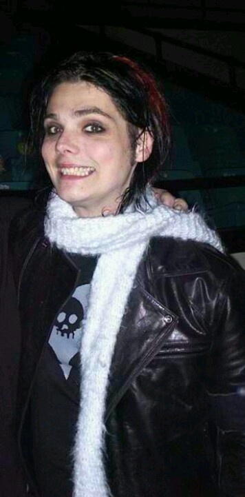 gerard way red roots