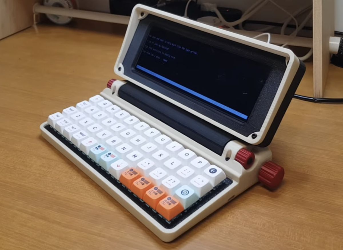 Micro Journal Rev.2.ReVamp is a compact word processor with a mechanical  keyboard and a clamshell design - Liliputing