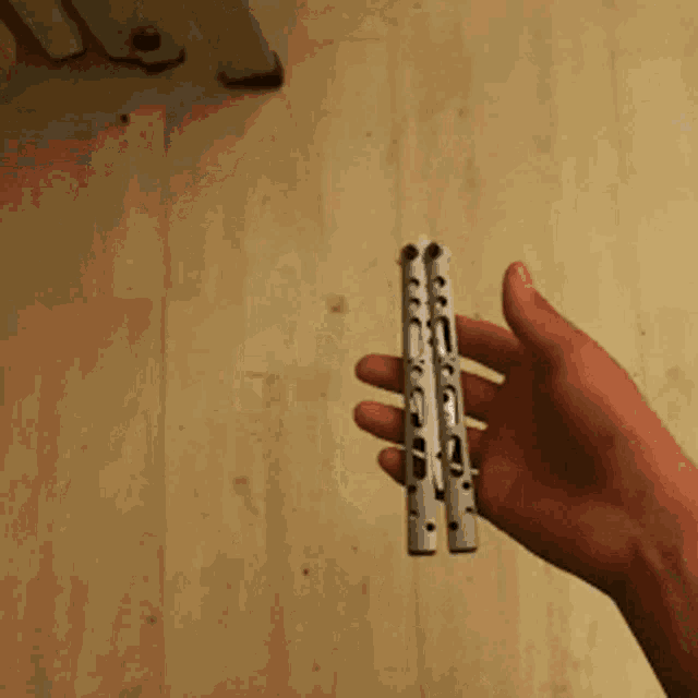 image.php?url=https%3A%2F%2Fmedia1.tenor.com%2Fm%2F0ytzPL1OMwEAAAAd%2Fknife-butterfly.gif