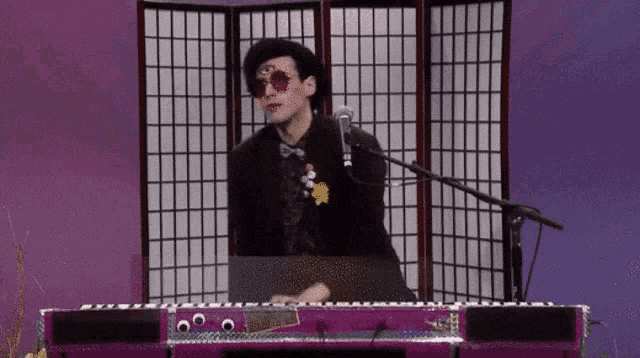 will wood dies on his piano while performing
