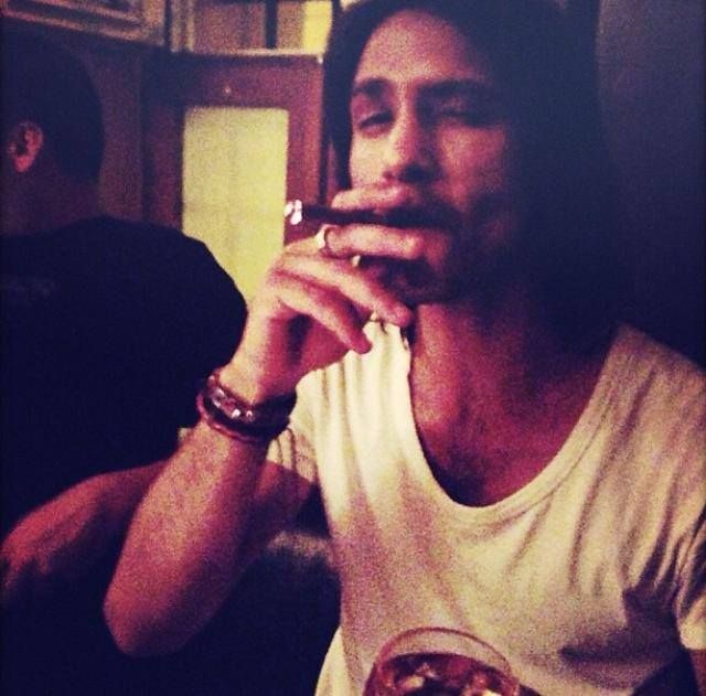 i want to kiss him so much...