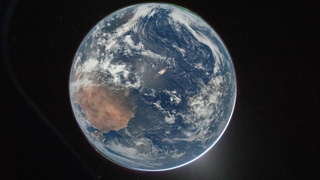La NASA publica las primeras fotos de la Tierra tomadas por la misión Artemis II rumbo a la Luna - France 24