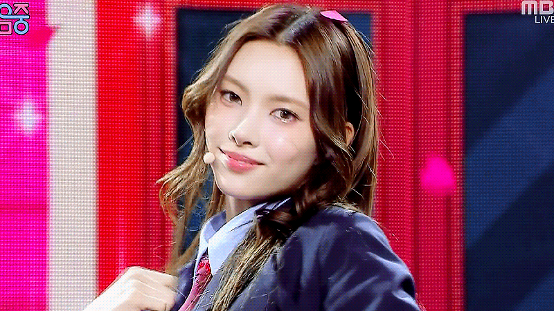 Yunah hair twirl