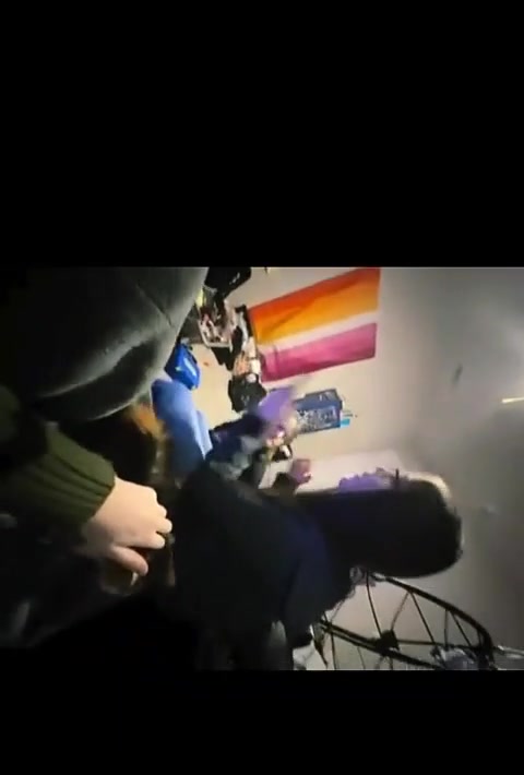 me and friends heheh
sorry if the vid is glitchy i had to screen record