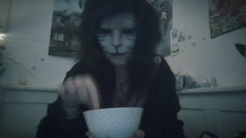 30 seconds of me eating popcorn with mr brightside in the bg…