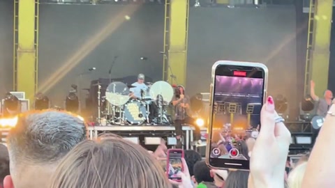 SLEEPING WITH SIRENS (SWS) PERFORMING  "Better Off Dead" at 2025 I CANT HEAR YOU PTV TOUR!!