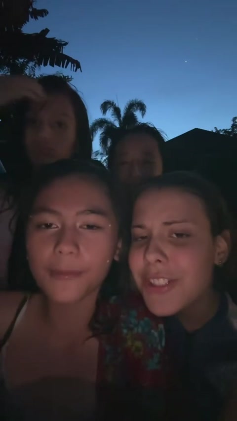 Guess which one is me it's my first video revealing my face 😈