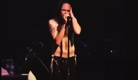 Poor Jonathan Davis gets thing thrown at him