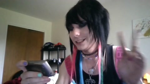 Showing u my foneeeee