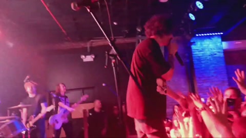 I Set My Friends on Fire - Walking On Stage/Ravenous Ravenous Rhinos