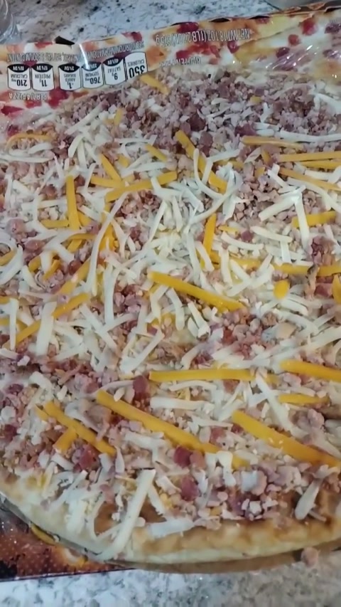 Tombstone Bacon Cheddar French Fry Pizza