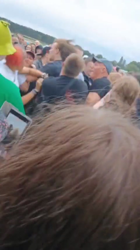 mosh pit aura