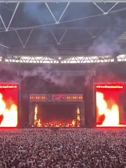Wembley singing famous last words by MCR
