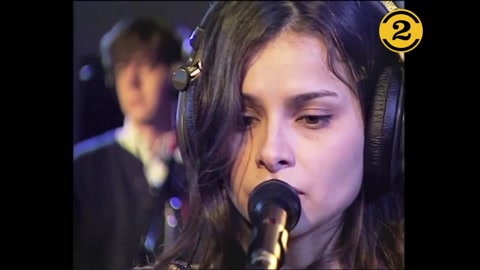 🎶 Mazzy Star – Flowers in December (Live on 2 Meter Sessions) 🌙🖤