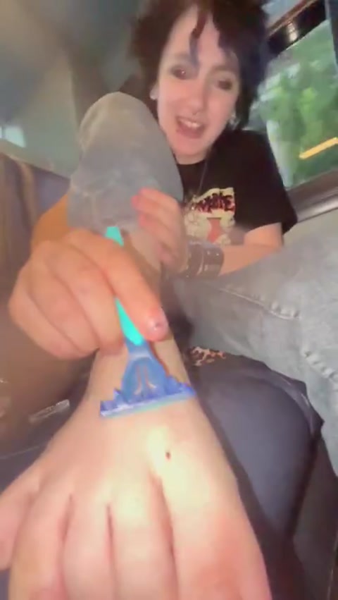 FOUND FOOTAGE!! Kayden shaves his toes on the 10b ^^