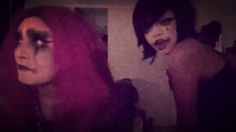 clown makeup w/ BFF !!11!1 >_<