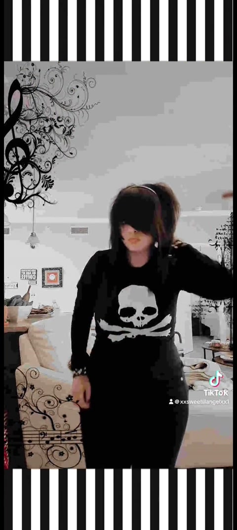 <3