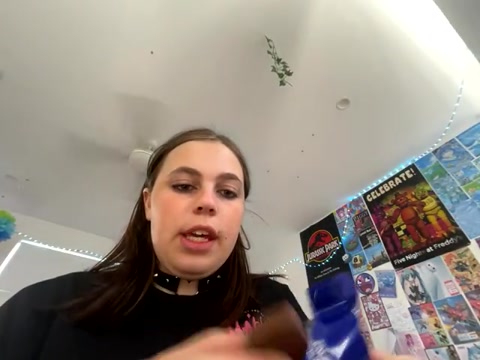 Emo girl reviews Milky Way chocolate