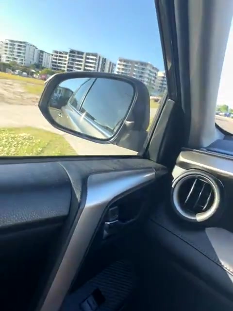 Emo girl’s mum sings walking away while driving