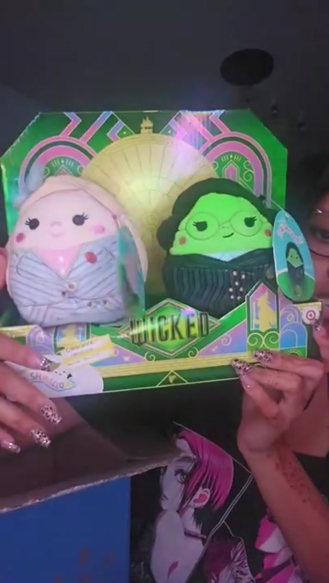 Showing off gifts I got for my friend🩷🩷