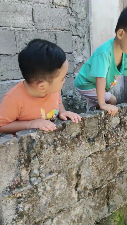 Dula silang Isaiah ug iyang playmate