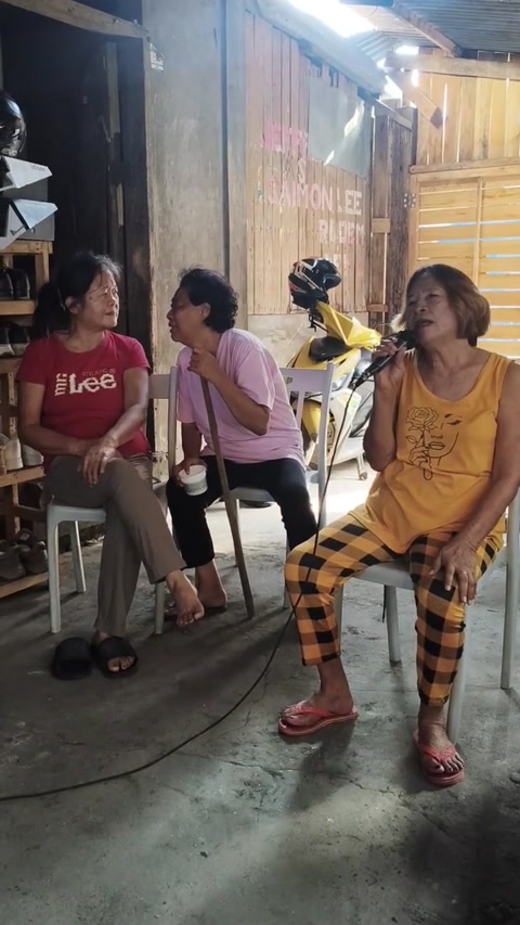 Nagkaraoke sila