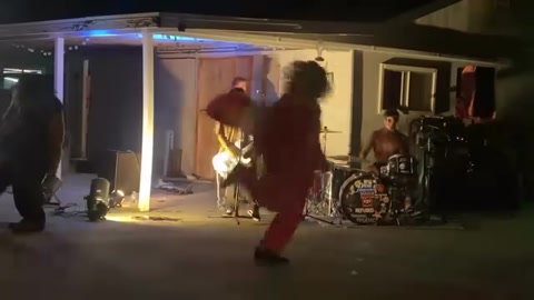 Watch the pink moth mosh :3